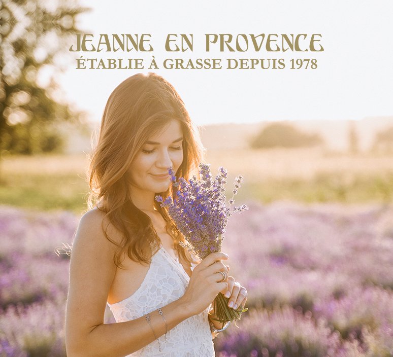 Portrait du mannequin Jeanne En Provence dans un champs de lavande
